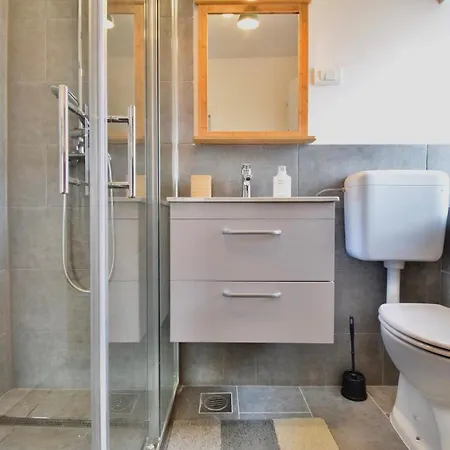 Suncani Krovovi * بولا