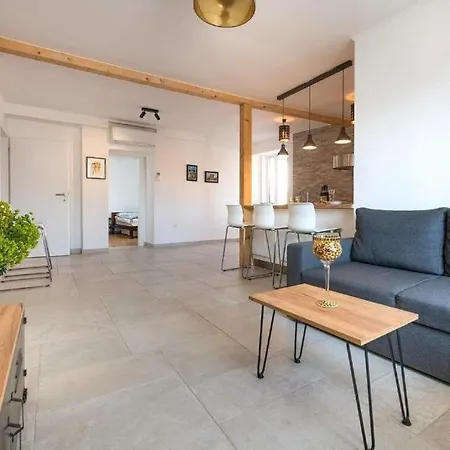 Suncani Krovovi * Pula