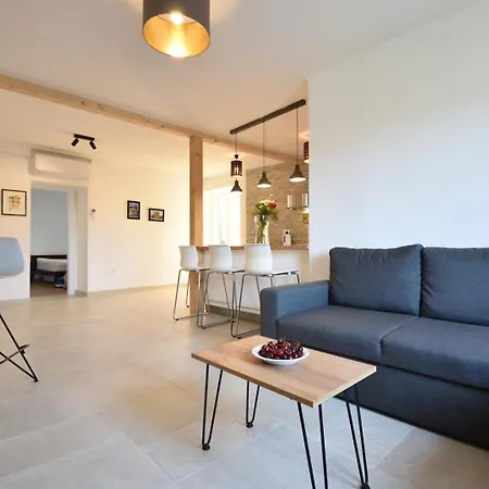 Suncani Krovovi * Пула